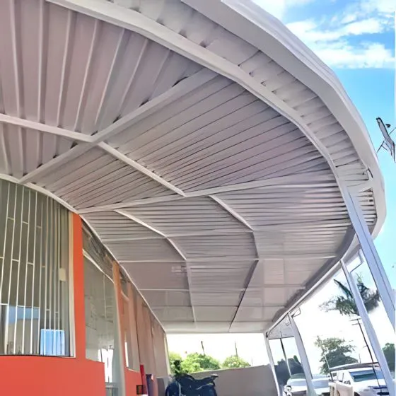 Cobertura de Garagem Sanduíche com estrutura reforçada em Pirassununga SP